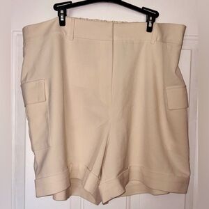 NWT Nina Parker Dressy Cream Shorts Women’s size 2X